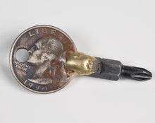 Load image into Gallery viewer, Quarter Screw