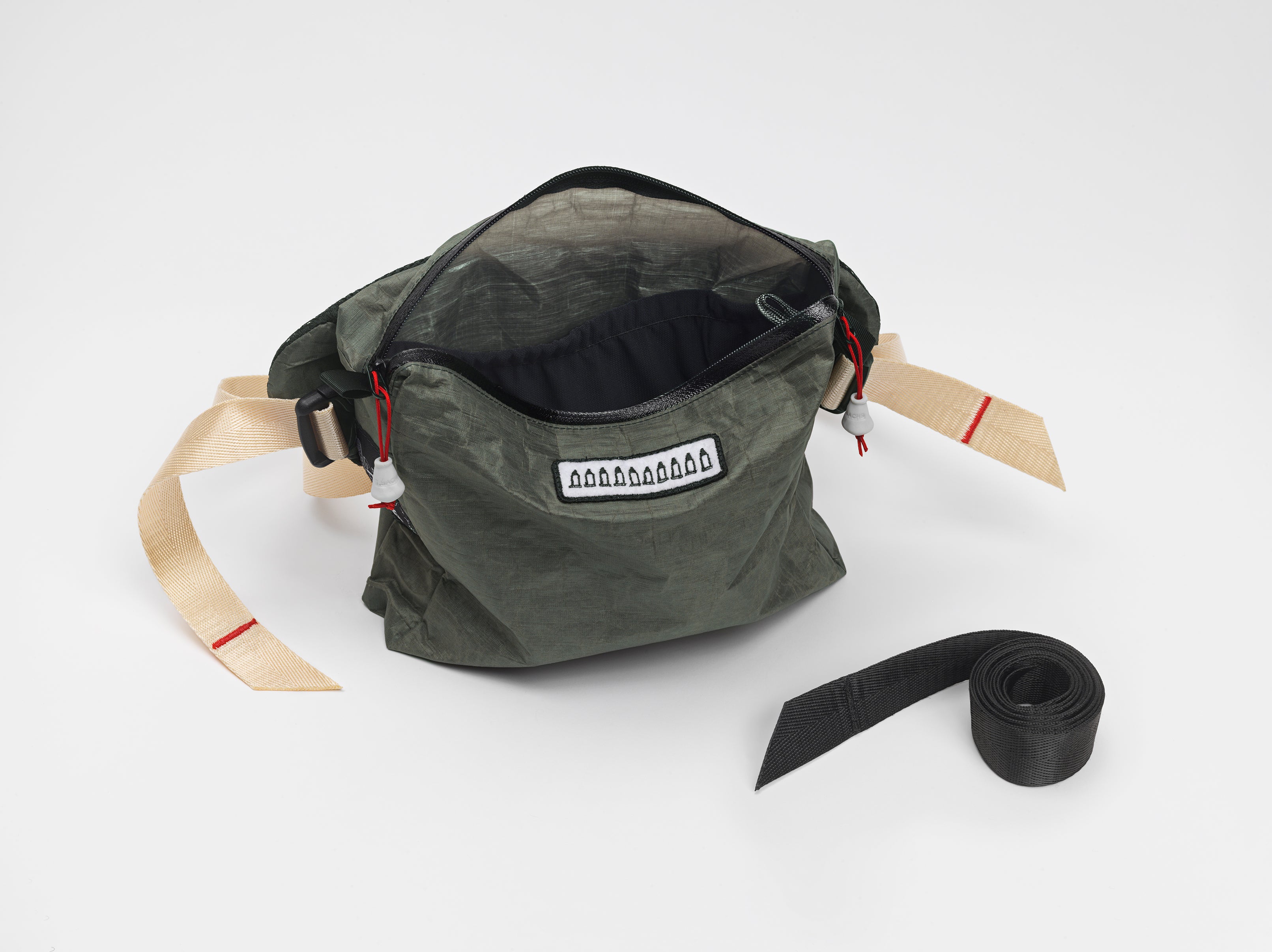 トスタルジッククロージング　funny bag Amazon.com | Kross Smell Proof Fanny Pack Hipster Bag w/ Combo